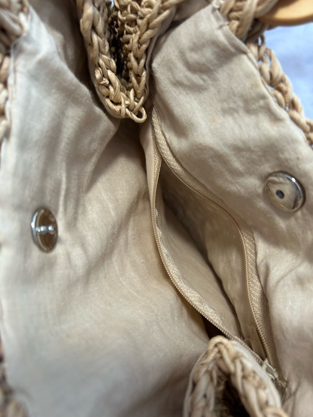 Vintage Wooden Handle Straw Bag Purse With Wooden Animal Accents - Picture 9 of 10